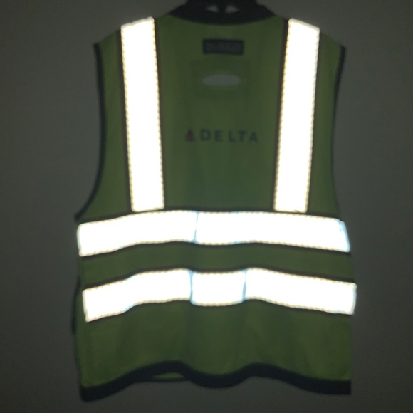 Delta Airlines Employee Reflective Safety Vest Size M (by DeWALT) - Picture 3 of 8